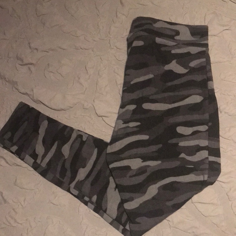Torrid size one gray/ black camo leggings